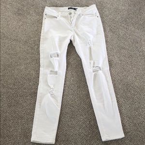 NWOT Skinny leg ripped jeans